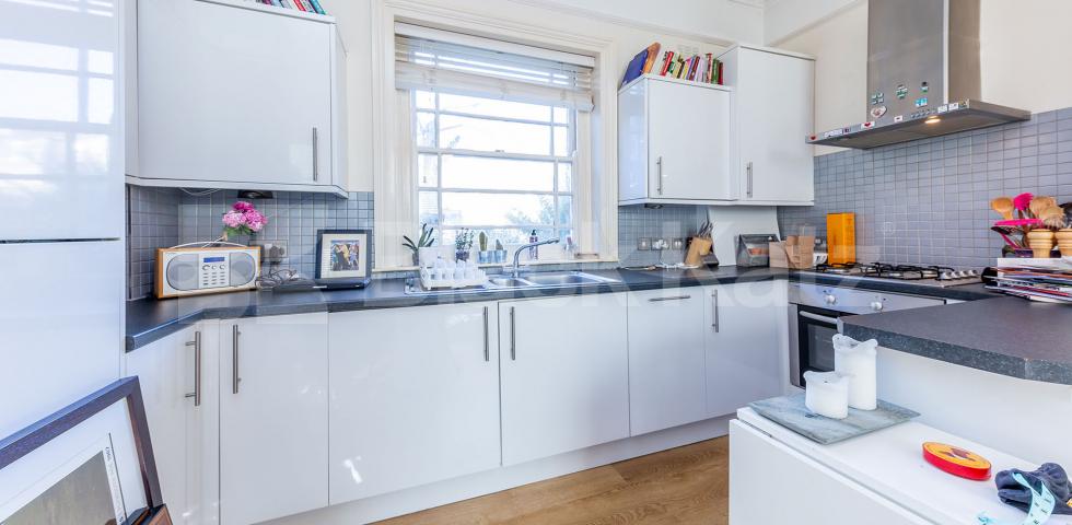 Spacious one bedroom set in period conversion Agar Grove, Camden Square